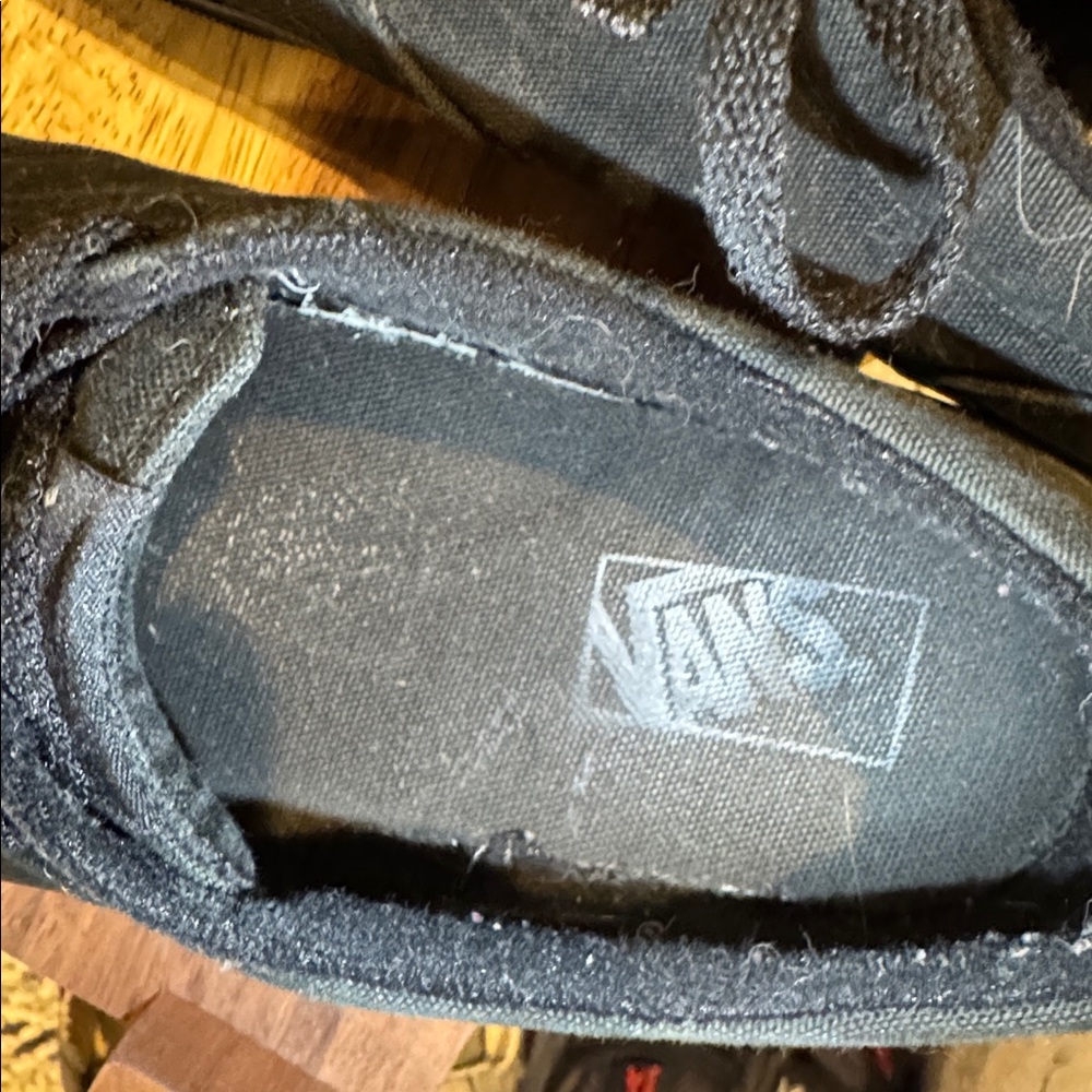 Vans - Picture 4 of 7